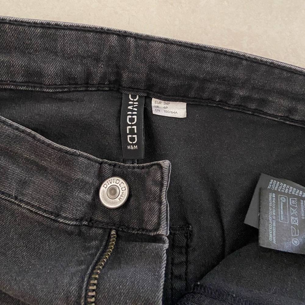 H&M Charcoal Jeans - Picture 7 of 7